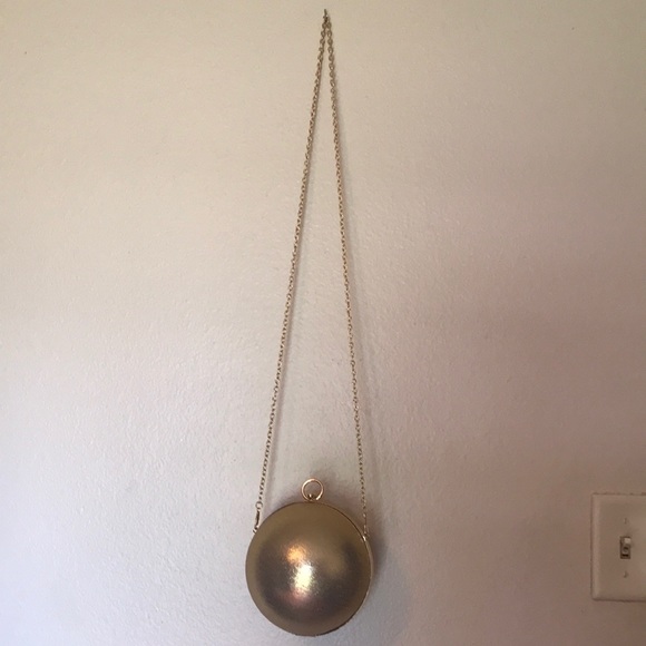 Beautiful round gold evening bag - Picture 2 of 5